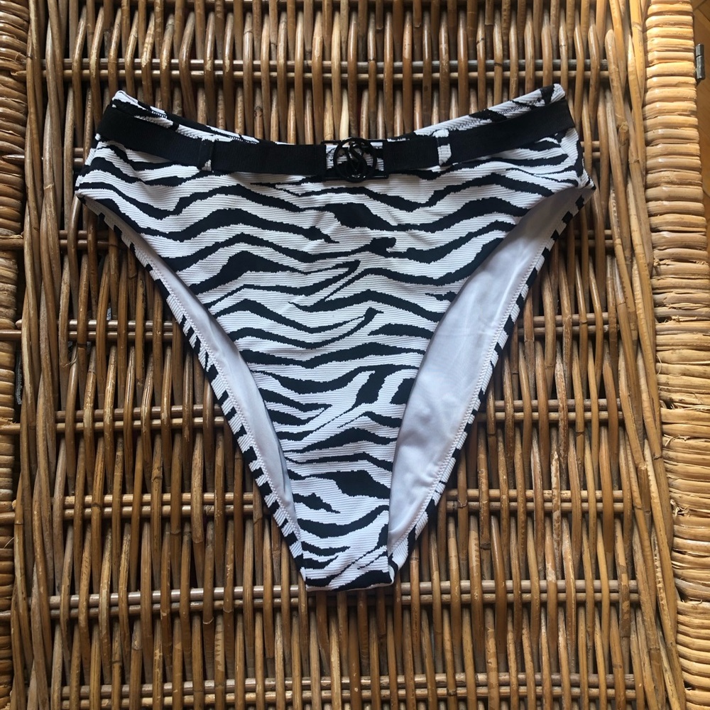 VICTORIA’S SECRET ZEBRA HIGHWAISTED BIKINI BOTTOM ▪️▫️